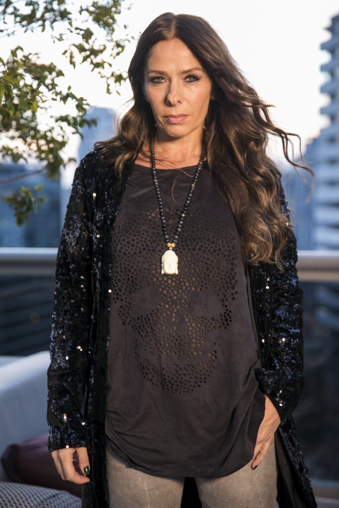 Adriane Galisteu estreia como vilã em ‘O Tempo Não Para’ e diz estar preparada para críticas: ‘Não vou agradar a todos’