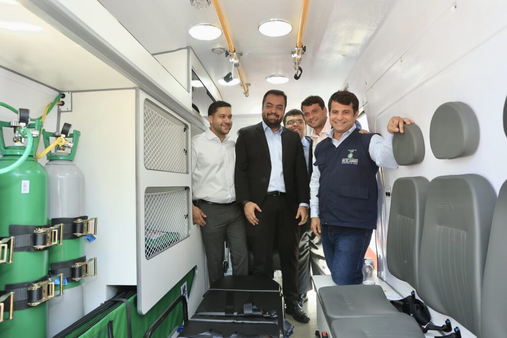 Estado entrega 27 novas ambulâncias do Samu para as regiões Serrana e Centro-Sul