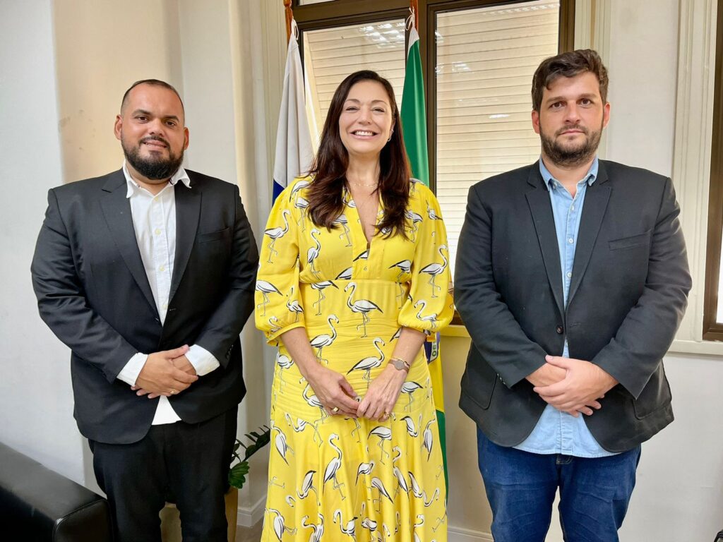 Presidente da Câmara de Campos Marquinho Bacellar e o vereador Helinho Nahim em agenda com a Secretária de Estado de Educação