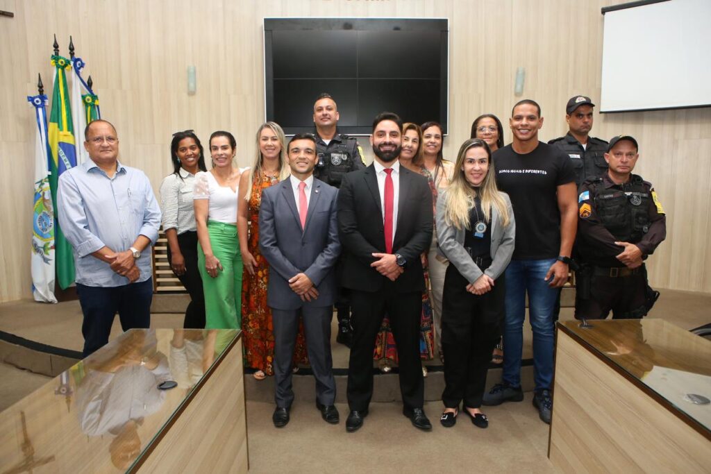 Vereador Maicon Cruz promove seminário para alunos da rede pública com Juiz Federal, delegado da Polícia Civil e autoridades de segurança pública