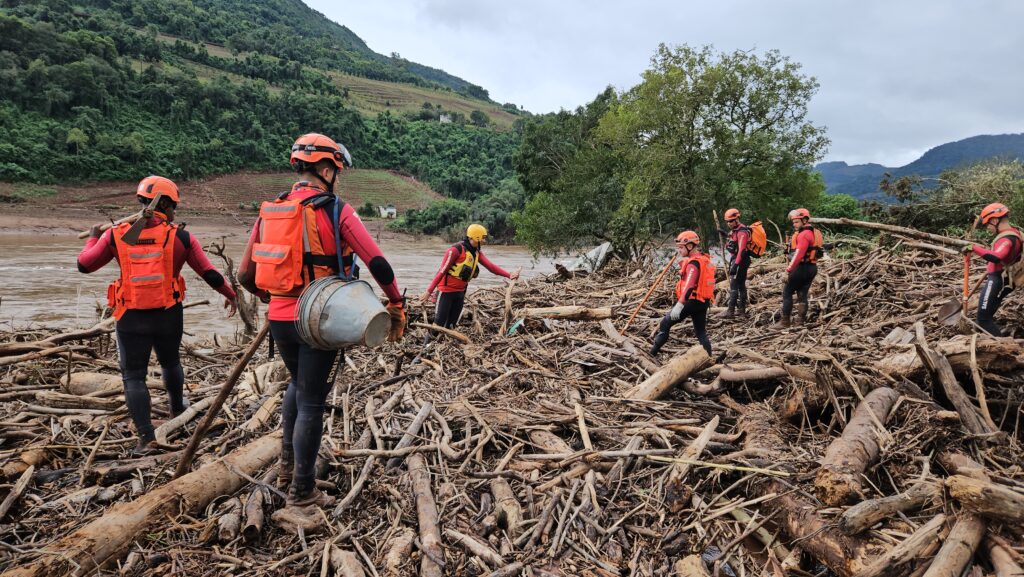 Chuvas no RS: Bombeiros do RJ já salvaram mais de 170 pessoas Foto: CBMERJ