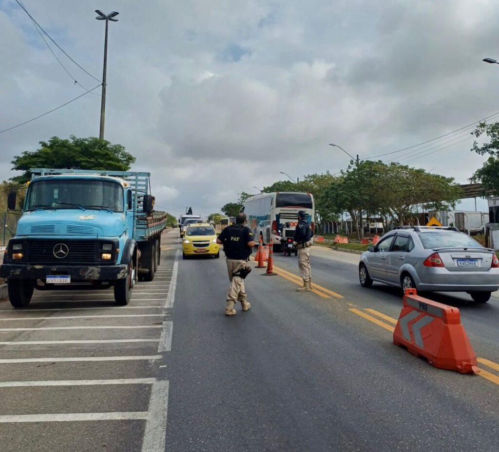 Maio Amarelo: ação da PRF aborda 70 caminhões em Campos-RJ Foto: Divulgação PRF