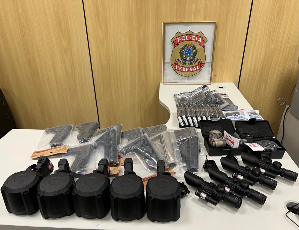 PF prende casal que fornecia armas e munições ao tráfico de drogas na Maré Foto: PF