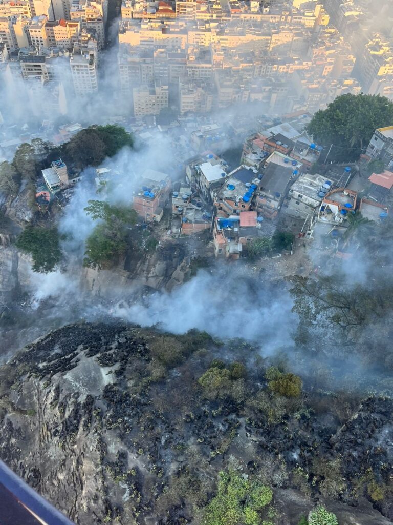Incêndios florestais crescem no Rio de Janeiro e casos já superam todo ano de 2023