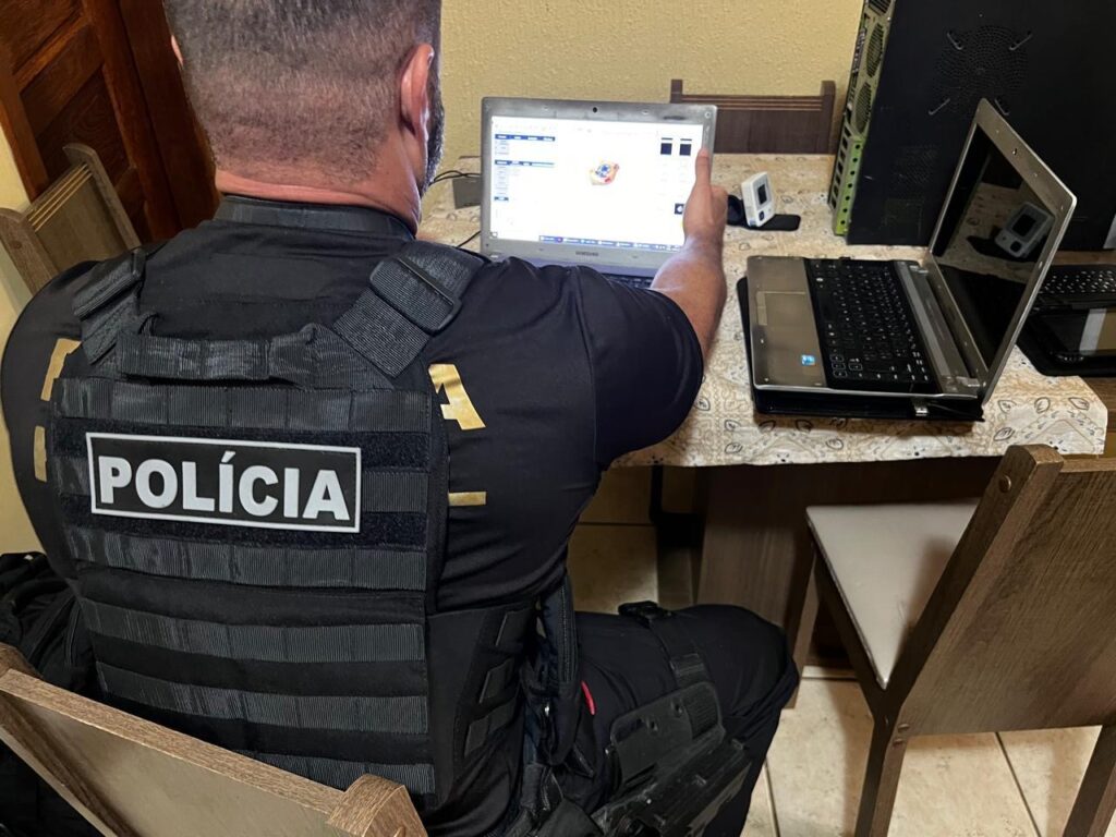 PF prende suspeito por armazenamento de imagens de abuso sexual infantil em Rio das Ostras/RJ
